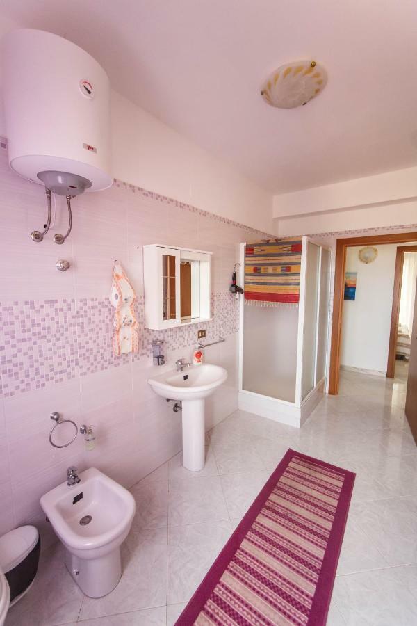 Casa Vacanze L'Orizzonte Aparthotel วาลเดอรีส ภายนอก รูปภาพ