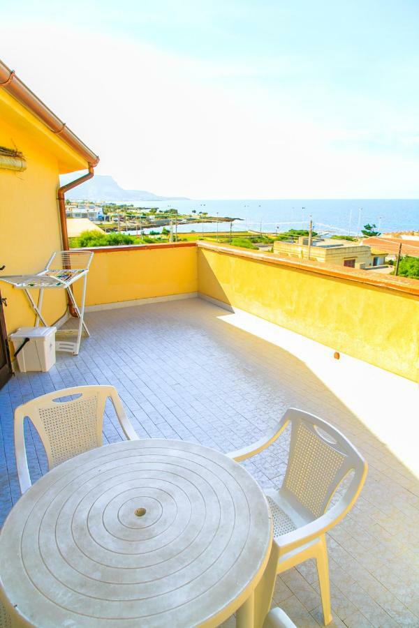 Casa Vacanze L'Orizzonte Aparthotel วาลเดอรีส ภายนอก รูปภาพ