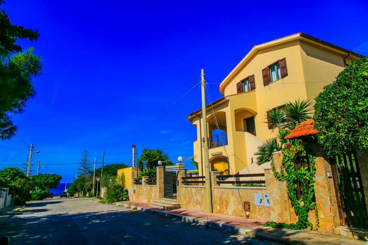 Casa Vacanze L'Orizzonte Aparthotel วาลเดอรีส ภายนอก รูปภาพ