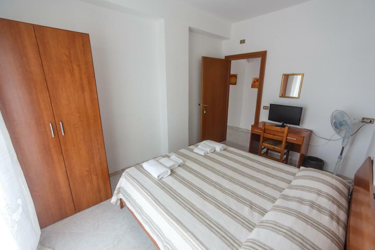 Casa Vacanze L'Orizzonte Aparthotel วาลเดอรีส ภายนอก รูปภาพ