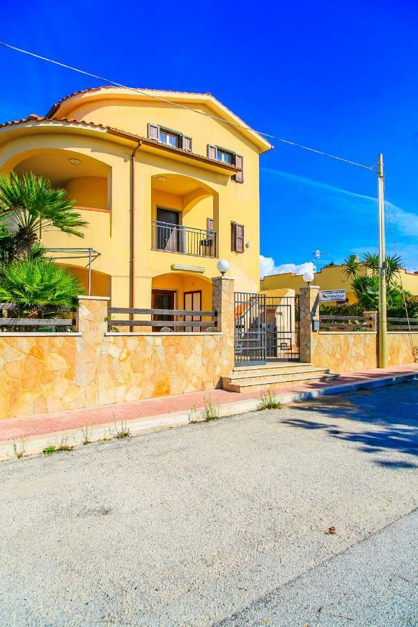 Casa Vacanze L'Orizzonte Aparthotel วาลเดอรีส ภายนอก รูปภาพ