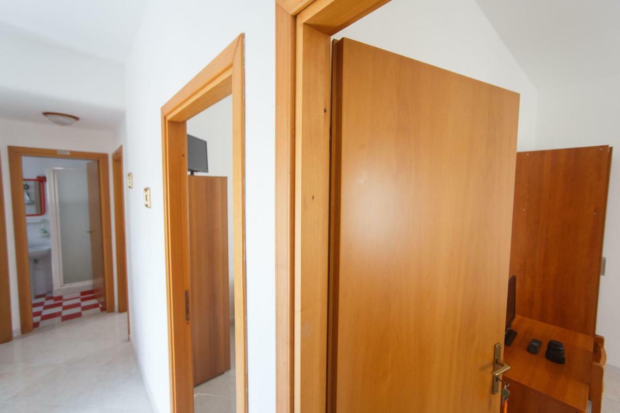 Casa Vacanze L'Orizzonte Aparthotel วาลเดอรีส ภายนอก รูปภาพ