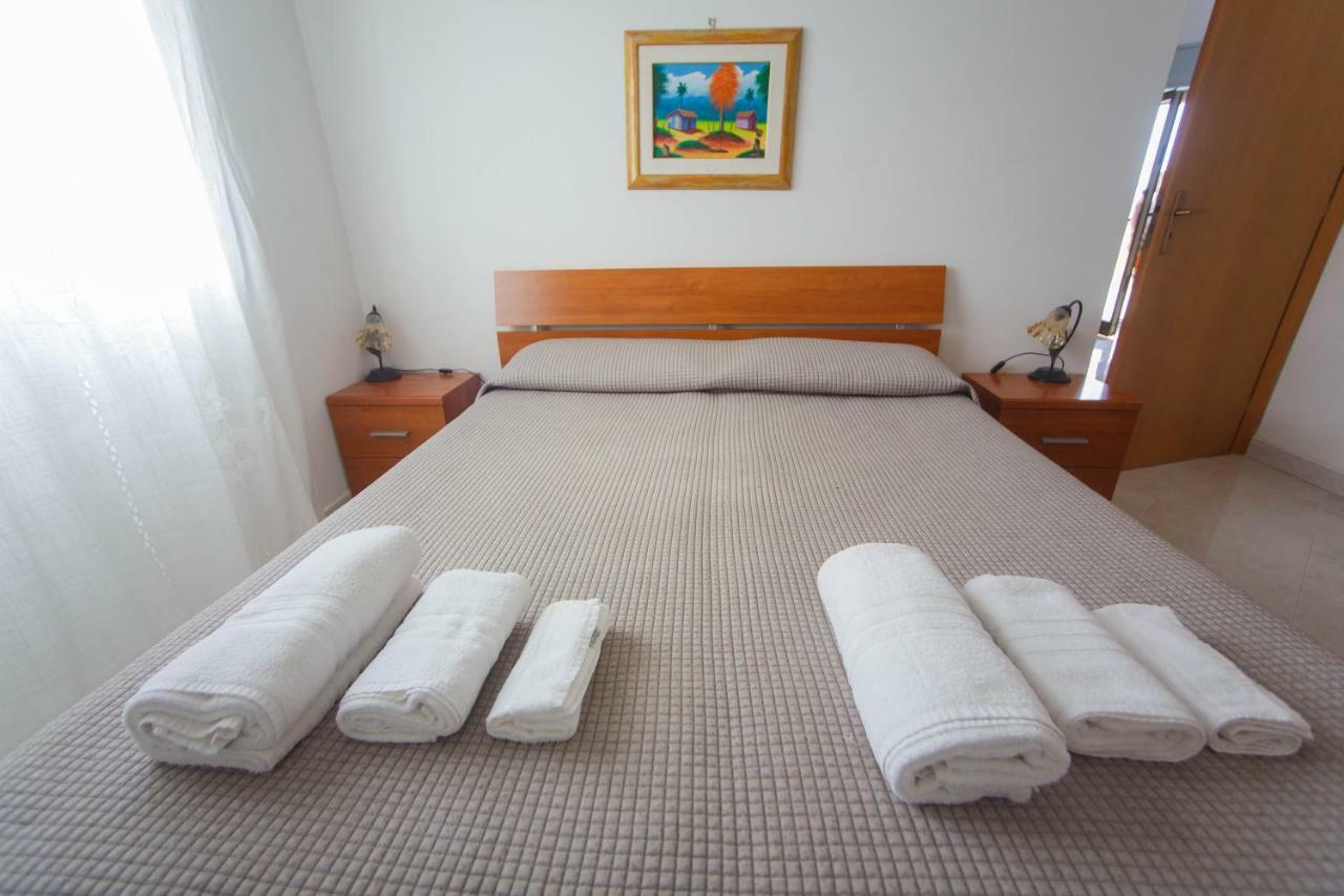 Casa Vacanze L'Orizzonte Aparthotel วาลเดอรีส ภายนอก รูปภาพ